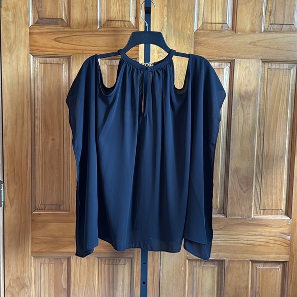 Michael Kors Cold‑Shoulder Blouse with Gold Chain Neckline • Size L • BLACK - Picture 7 of 8